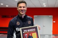 禮輕情意重！阿隆索最后一次新聞發(fā)布會(huì)后獲贈(zèng)記者禮物