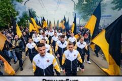 激情！德累斯頓升入德乙，球迷狂歡慶祝盛況空前