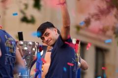 佩德里曬奪冠游行照：我們明年還在這里，薩迷們??