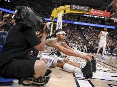 陣前失將！掘金隊(duì)轉(zhuǎn)發(fā)戈登腿筋拉傷新聞 配文：真該死啊?