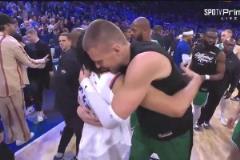 綠軍無緣衛(wèi)冕！尼克斯G6大勝晉級東決，賽后雙方擁抱致意！