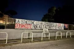 羅馬球迷掛橫幅抗議弗里德金：羅馬隊屬于羅馬人，美國佬滾開