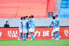 記者：新鵬城比賽延期后調(diào)整分組對(duì)抗，明天備戰(zhàn)足協(xié)杯