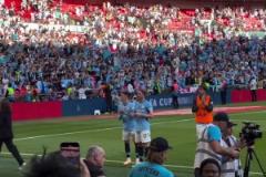 武磊在社媒發(fā)這一段視頻來感謝蒯紀聞，配文：老蒯，真帶派