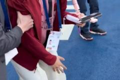 足球博主王楚淇現(xiàn)場觀戰(zhàn)巴黎vs歐塞爾，被巴爾科拉怒抽一腳