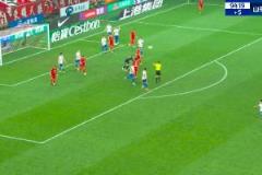 媒體人分析：麥麥提江點(diǎn)球判罰爭(zhēng)議，王大雷手拋球暴露防守漏洞