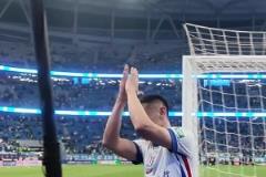 大連人的熱情到位了!英博DJ號(hào)召全場熱情歡迎客隊(duì)申花及遠(yuǎn)征球迷