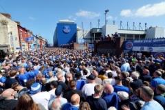 英超官方發(fā)布圖片：大批埃弗頓球迷到場(chǎng)送別古迪遜公園球場(chǎng)