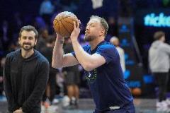 芬奇：英格爾斯態(tài)度端正無私直率 他是球隊的可靠幫手