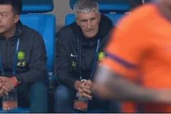 暴怒被海牛絕平，塞蒂恩怒摔水瓶斥責(zé)國安表現(xiàn)