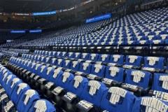 G7即將開打！雷霆主場(chǎng)變身藍(lán)色海洋，滿座藍(lán)色應(yīng)援T恤