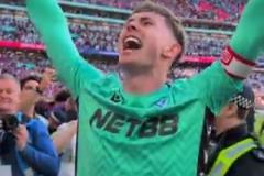 冠軍門將！曼聯(lián)棄將亨德森撲點+屢獻神撲！賽后奪冠吶喊慶祝！