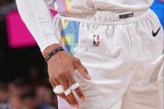 威少右手扭傷或出戰(zhàn)G7，美媒圖示顯示多指纏繃帶