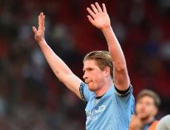 德布勞內(nèi)在曼城共獲19座獎(jiǎng)杯：1次歐冠、6次英超