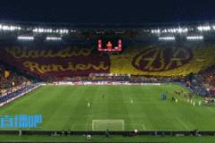 太震撼！上萬羅馬球迷齊舉牌打造巨型致敬TIFO，拉涅利感動(dòng)落淚