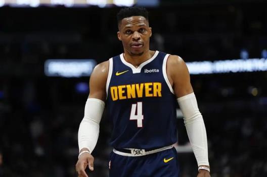 威少無(wú)奈出局，回應(yīng)球員選項(xiàng)引關(guān)注，未來(lái)去向仍成謎