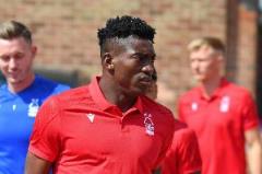 阿沃尼伊感謝球迷支持，期待重返球場(chǎng)