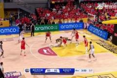 這個(gè)動(dòng)作不應(yīng)該?。”本V廈G5賽中陳盈駿抱怨孫銘徽踢腿阻擋