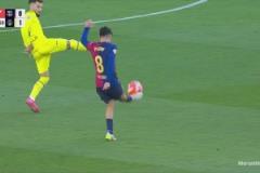 佩德里左路傳中，埃里克-加西亞頭球攻門再遭神撲！