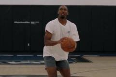 險(xiǎn)些英雄球！麥克托米奈任意球直接攻門！鈴木彩艷撲出擊中橫梁！