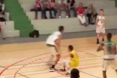 學(xué)生時(shí)代1.9米文班帶球戲耍后衛(wèi)