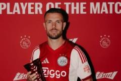 阿賈克斯痛失冠軍，亨德森獲最佳球員卻面露苦澀