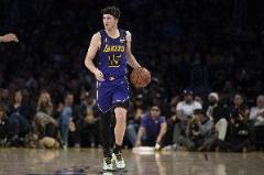 湖記：盡管里夫斯在關鍵場次表現不佳，但不可否認他是一名優(yōu)秀球員