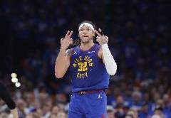 戈登帶傷出戰(zhàn)引熱議 阿德?tīng)柭澠溆職饬钊梭@嘆