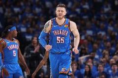 哈滕半場5中3貢獻6分5板拼下4個前場板