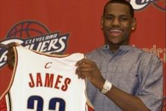 伯納德-金點(diǎn)評(píng)詹姆斯：菜鳥像老將般打球，看大O錄像學(xué)習(xí)