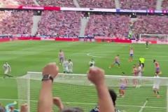 這球真是太完美了！現(xiàn)場球迷視角看阿爾瓦雷斯任意球世界波