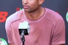 退役還是留隊？霍福德：現(xiàn)在談這個還為時尚早，我先陪陪老婆孩子