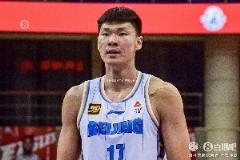 范子銘半場表現(xiàn)低迷：6投2中得4分，2失誤3犯規(guī)正負(fù)值-7