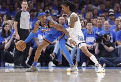 莫蘭特能否在2025年超越布克和米切爾？網(wǎng)友投票預(yù)測結(jié)果