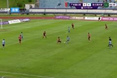 小王起身懵逼！王鈺棟禁區(qū)內(nèi)被放倒但裁判示意沒有點(diǎn)球