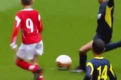 小鹿斑比！穆夏拉在英格蘭青訓時，就已展現(xiàn)出極高的盤帶天賦！