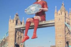 德甲官方：注意！倫敦塔橋上有野生凱恩出沒