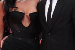 俊男靚女！迪巴拉與妻子戛納走紅毯，禮服真漂亮