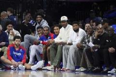 喬治：心疼恩比德，身體不適仍堅(jiān)持訓(xùn)練，最終導(dǎo)致無(wú)法上場(chǎng)