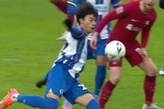 名場(chǎng)面回顧?三笘薫昔日絕殺利物浦，空中連停帶過(guò)技驚四座