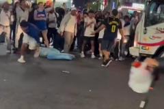 這是個狠人！在紐約穿著步行者的球衣