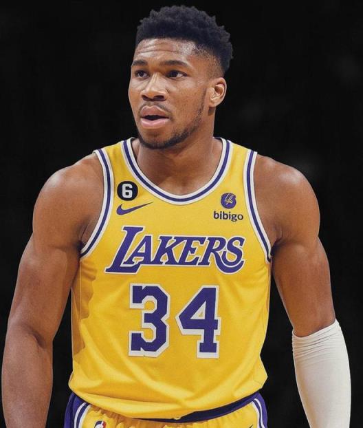 湖人自媒體求字母哥：救我！別成為第二個(gè)小卡！隨后被字母拉黑