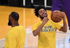 庫克：早上10點訓(xùn)練我6點半到，詹姆斯已經(jīng)練得滿身是汗了