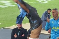 大連英博2-0領(lǐng)先！黃山門前包抄輕松破門