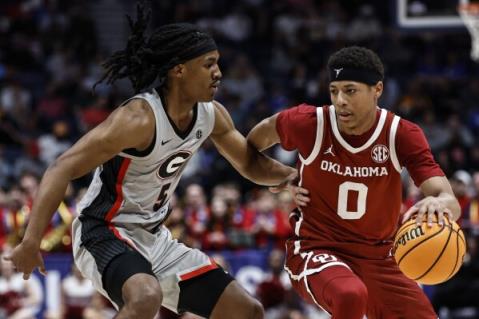 NBA新秀費爾斯大學(xué)表現(xiàn)亮眼 數(shù)據(jù)引關(guān)注