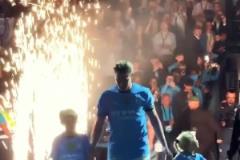 傳奇告別！33歲德布勞內(nèi)攜手一家人與曼城主場球迷告別