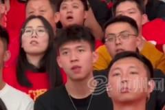 浙江足籃一家親！浙江隊(duì)國腳王鈺棟，現(xiàn)場觀看CBA總決賽