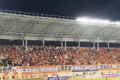 泰山客戰(zhàn)青島，天泰體育場燃爆“橙色海洋”