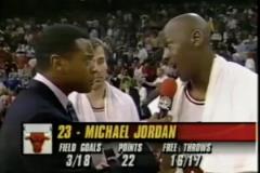 別罵SGA了！93年東決G3，喬丹曾18投3中，17罰16中