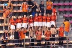 補時絕殺！云南遠征小白裙女球迷跳著慶祝